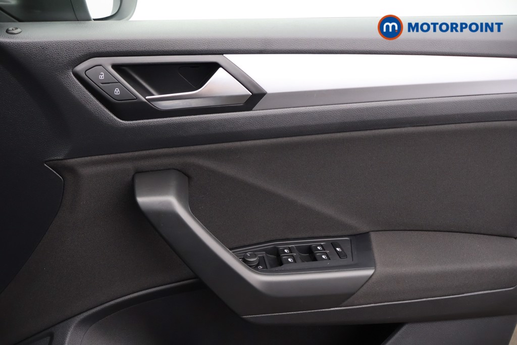Volkswagen T-Roc Life Manual Petrol SUV - Stock Number (1582376) - 1st supplementary image