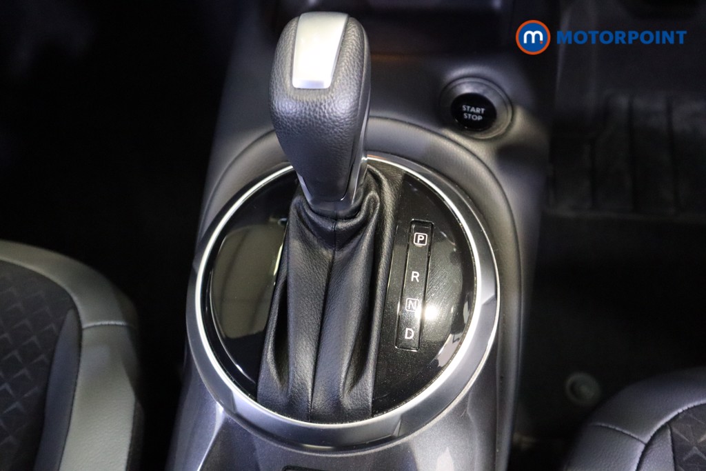 Nissan Juke N-Connecta Automatic Petrol-Electric Hybrid SUV - Stock Number (1583548) - 5th supplementary image