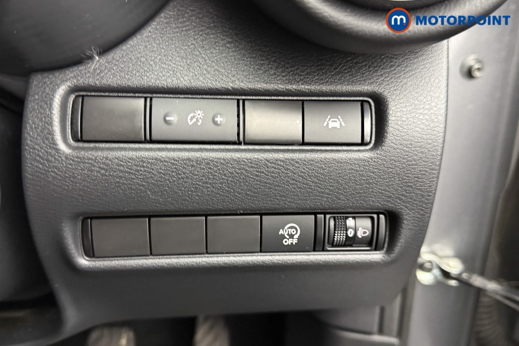 Nissan Juke N-Connecta Manual Petrol SUV - Stock Number (1566119) - 15th supplementary image