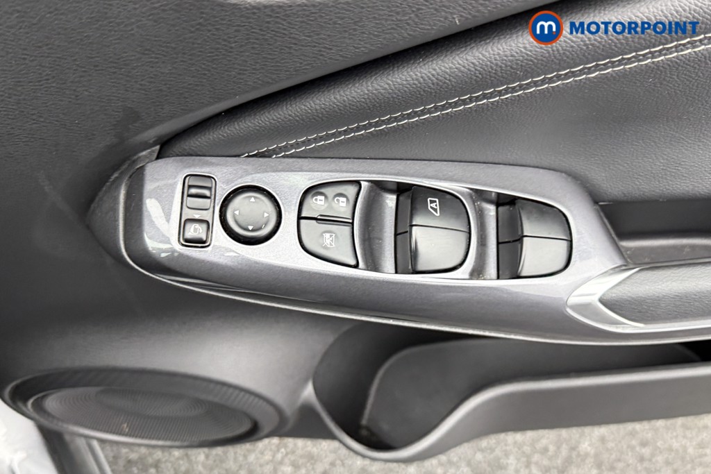 Nissan Juke N-Connecta Manual Petrol SUV - Stock Number (1566119) - 16th supplementary image