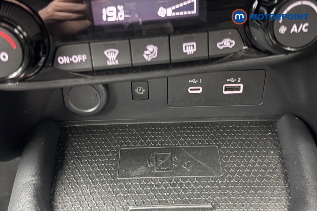 Nissan Juke N-Connecta Manual Petrol SUV - Stock Number (1571903) - 14th supplementary image