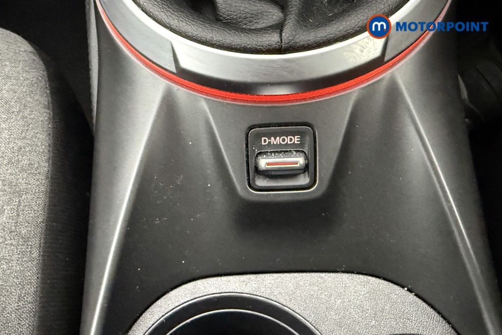 Nissan Juke N-Connecta Manual Petrol SUV - Stock Number (1571903) - 15th supplementary image