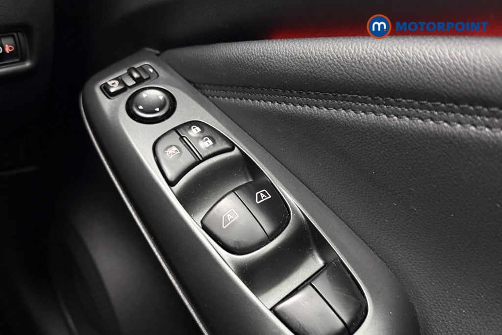 Nissan Juke N-Connecta Manual Petrol SUV - Stock Number (1571903) - 18th supplementary image