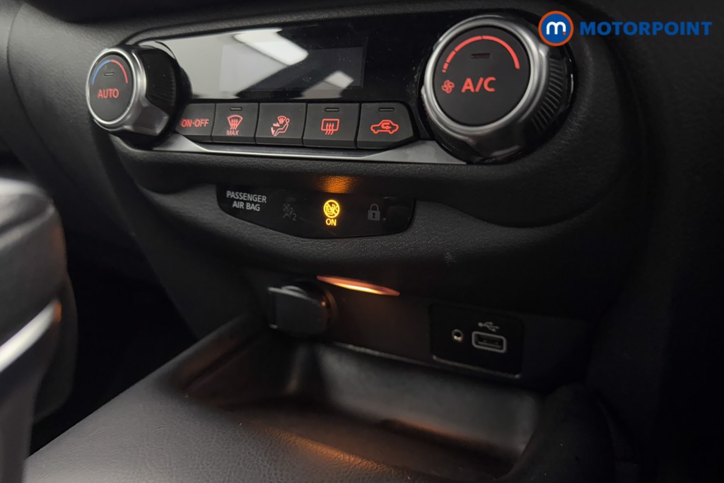 Nissan Juke N-Connecta Automatic Petrol SUV - Stock Number (1572656) - 12th supplementary image