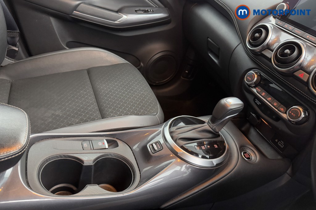 Nissan Juke N-Connecta Automatic Petrol SUV - Stock Number (1572656) - 17th supplementary image