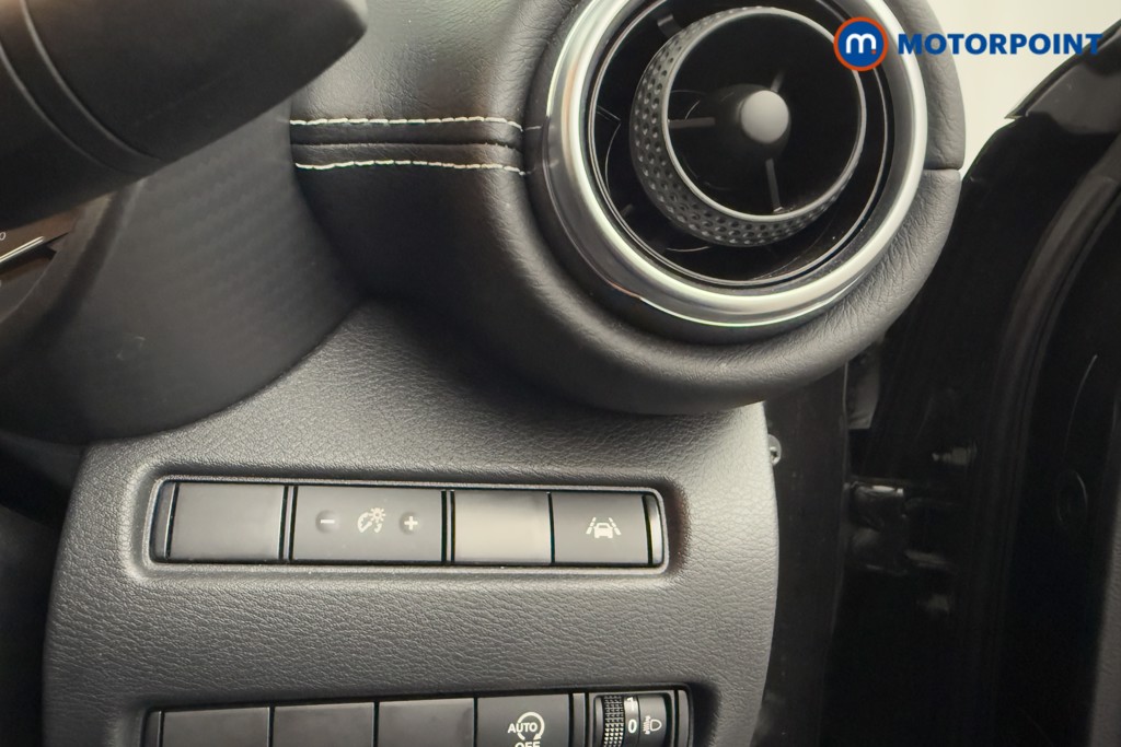 Nissan Juke N-Connecta Automatic Petrol SUV - Stock Number (1572656) - 18th supplementary image