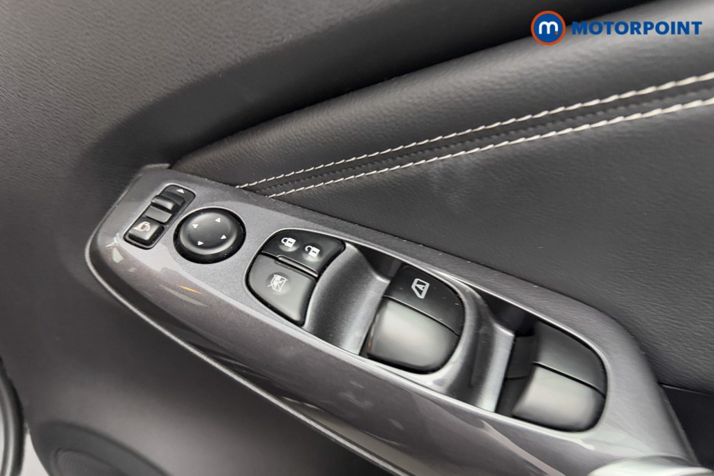 Nissan Juke N-Connecta Automatic Petrol SUV - Stock Number (1572656) - 20th supplementary image