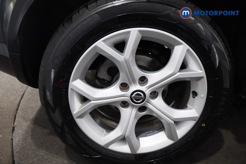 Nissan Juke N-Connecta Manual Petrol SUV - Stock Number (1576868) - 9th supplementary image