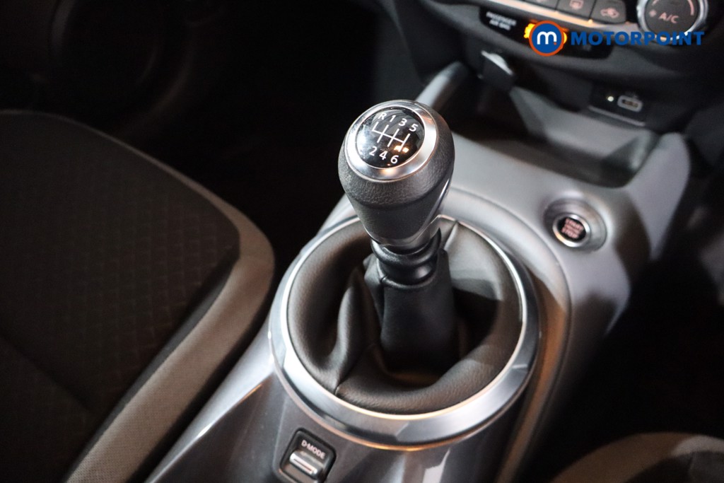 Nissan Juke N-Connecta Manual Petrol SUV - Stock Number (1576868) - 14th supplementary image