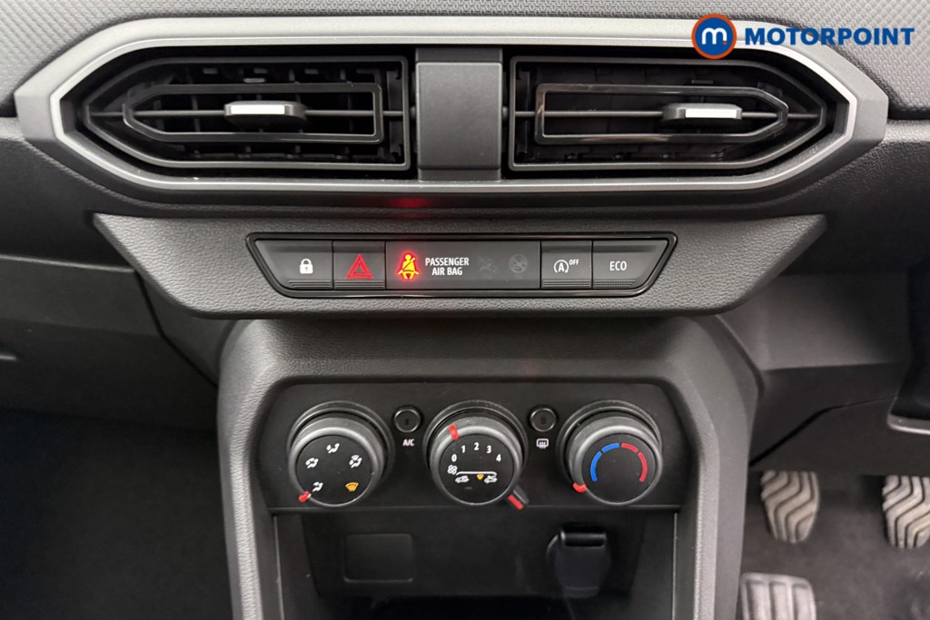 Dacia Sandero Essential Manual Petrol Hatchback - Stock Number (1577256) - 6th supplementary image