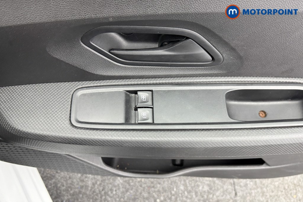 Dacia Sandero Essential Manual Petrol Hatchback - Stock Number (1577256) - 10th supplementary image