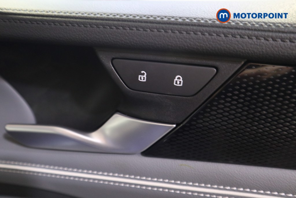 Volkswagen Passat Life Automatic Petrol Plug-In Hybrid Estate - Stock Number (1578134) - 10th supplementary image