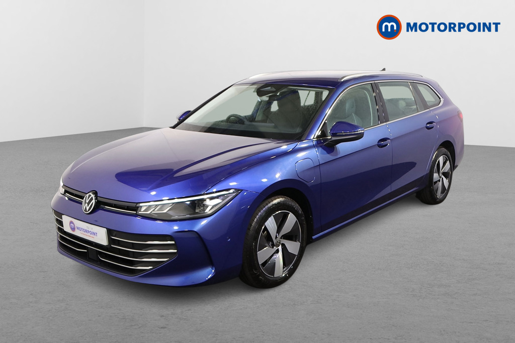 Volkswagen Passat Life Automatic Petrol Plug-In Hybrid Estate - Stock Number (1578134) - Passenger side front corner