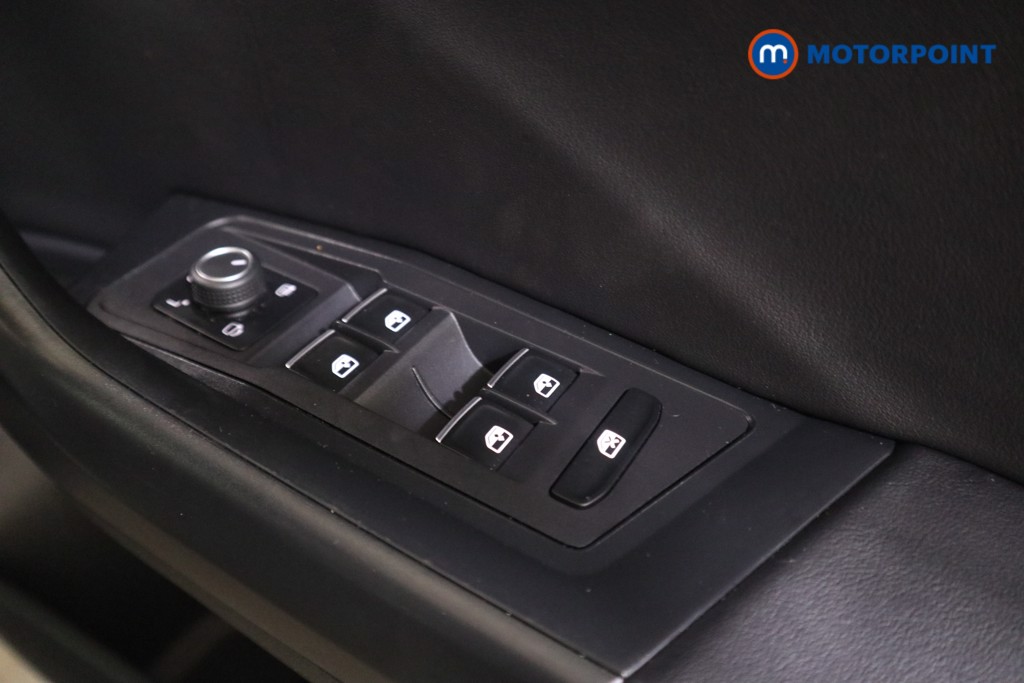 Volkswagen T-Roc R-Line Automatic Petrol SUV - Stock Number (1580922) - 11th supplementary image