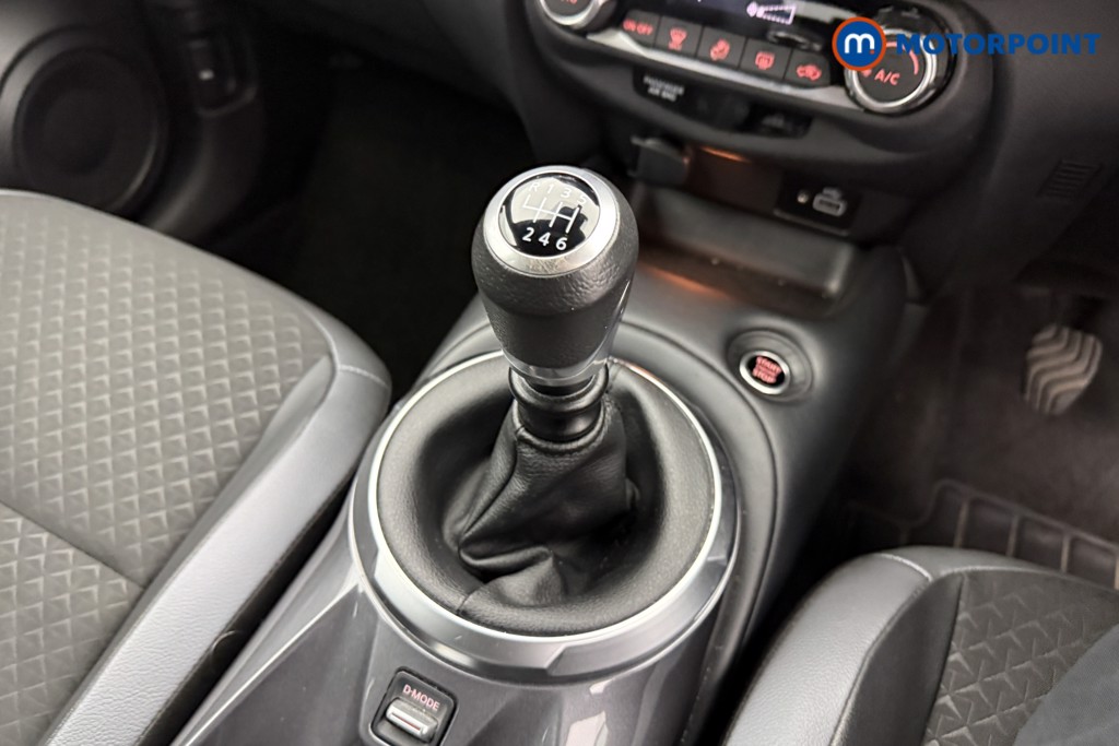 Nissan Juke N-Connecta Manual Petrol SUV - Stock Number (1581372) - 13th supplementary image