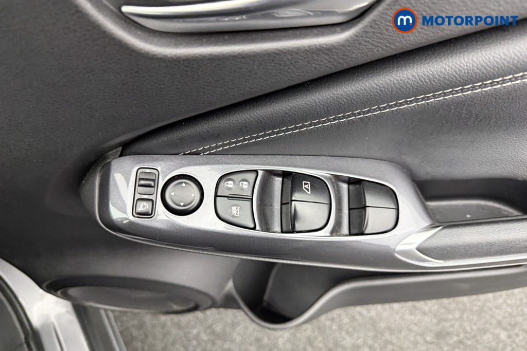 Nissan Juke N-Connecta Manual Petrol SUV - Stock Number (1581372) - 17th supplementary image