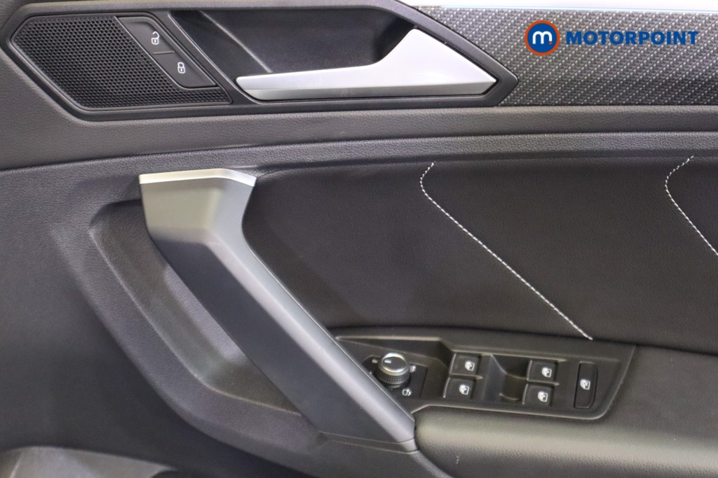 Volkswagen Tiguan R-Line Automatic Petrol SUV - Stock Number (1581436) - 14th supplementary image