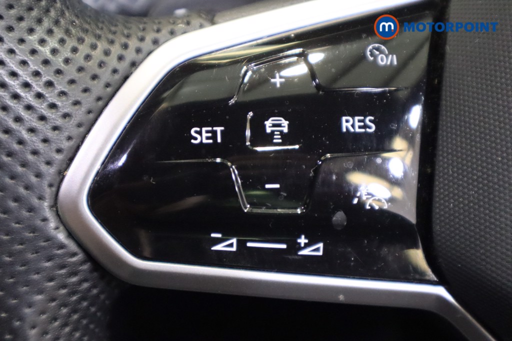 Volkswagen Tiguan R-Line Automatic Petrol SUV - Stock Number (1581436) - 17th supplementary image
