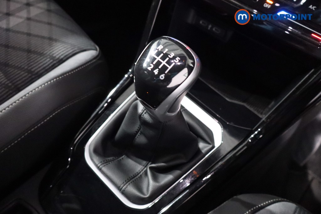 Volkswagen T-Roc R-Line Manual Petrol SUV - Stock Number (1581792) - 14th supplementary image