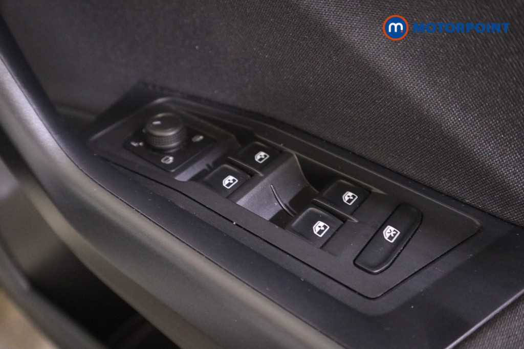Volkswagen T-Roc Life Manual Petrol SUV - Stock Number (1582309) - 11th supplementary image