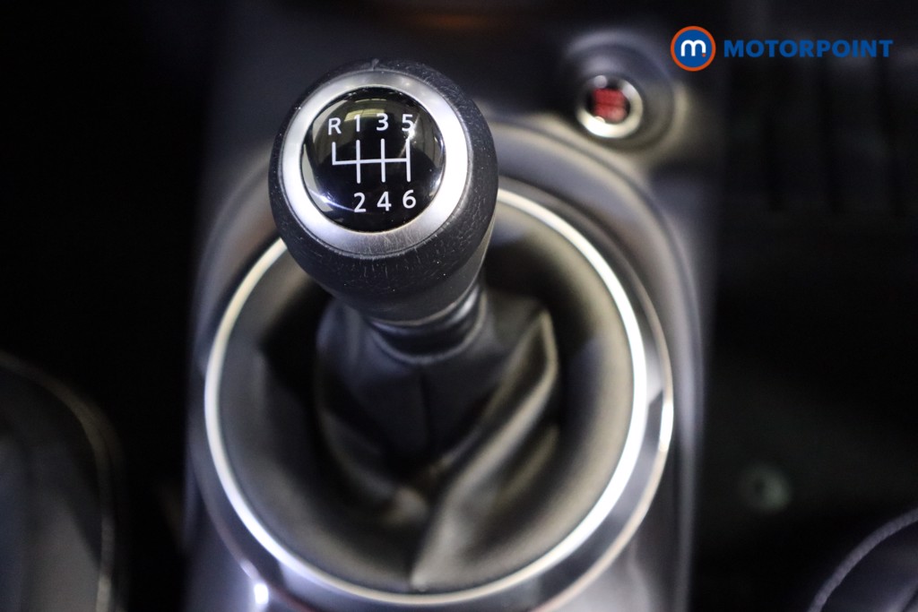 Nissan Juke Tekna Manual Petrol SUV - Stock Number (1570407) - 5th supplementary image