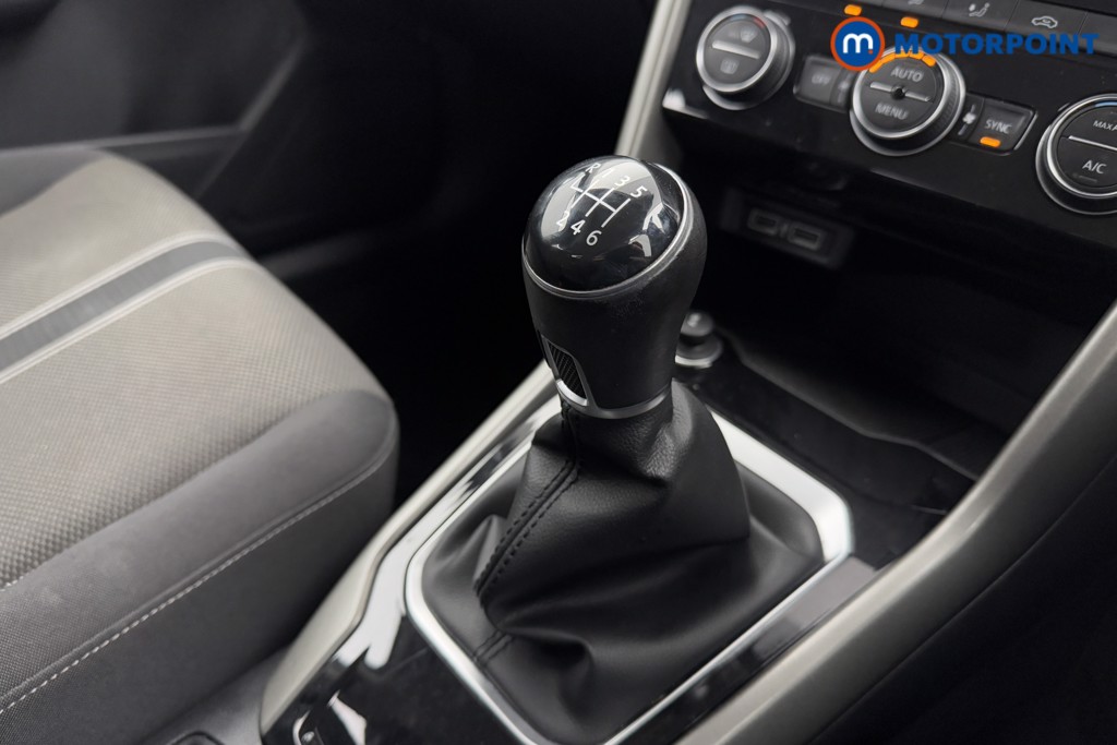 Volkswagen T-Roc SE Manual Petrol SUV - Stock Number (1571229) - 14th supplementary image