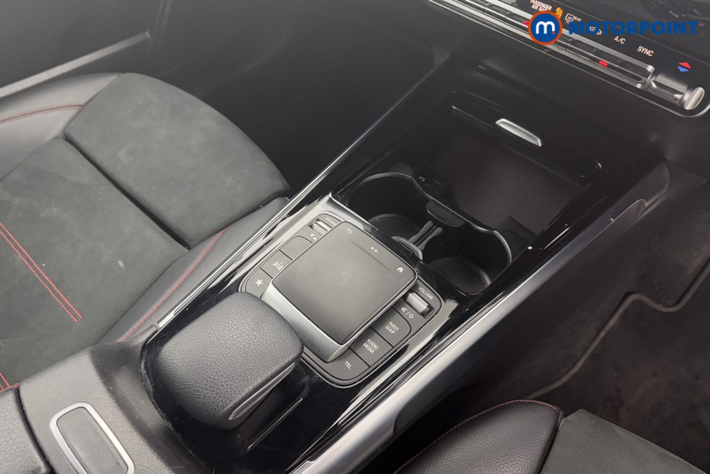 Mercedes-Benz GLB Amg Line Automatic Petrol SUV - Stock Number (1572594) - 14th supplementary image