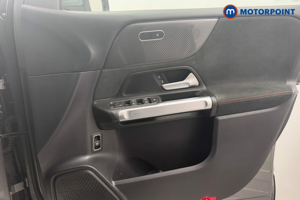 Mercedes-Benz GLB Amg Line Automatic Petrol SUV - Stock Number (1572594) - 17th supplementary image