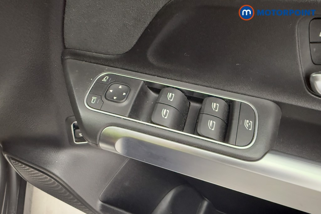Mercedes-Benz GLB Amg Line Automatic Petrol SUV - Stock Number (1572594) - 18th supplementary image