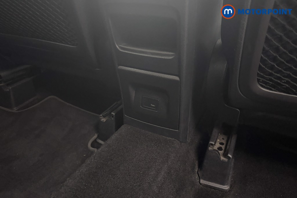 Mercedes-Benz GLB Amg Line Automatic Petrol SUV - Stock Number (1572594) - 23rd supplementary image