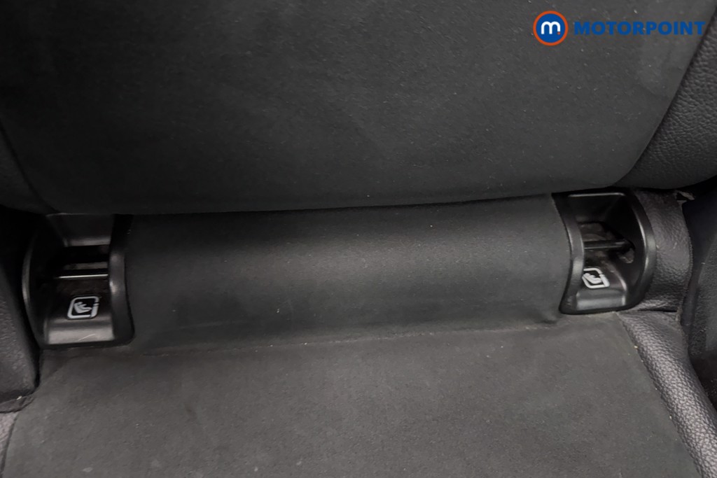 Mercedes-Benz GLB Amg Line Automatic Petrol SUV - Stock Number (1572594) - 26th supplementary image
