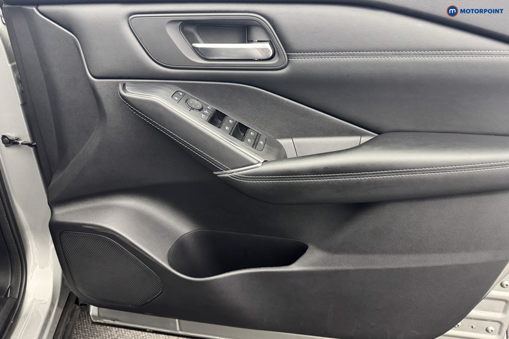 Nissan Qashqai N-Connecta Manual Petrol SUV - Stock Number (1575088) - 16th supplementary image