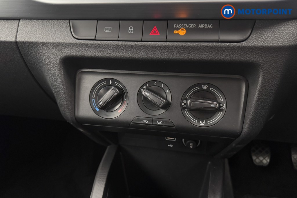 Skoda Fabia Colour Edition Manual Petrol Hatchback - Stock Number (1575692) - 11th supplementary image