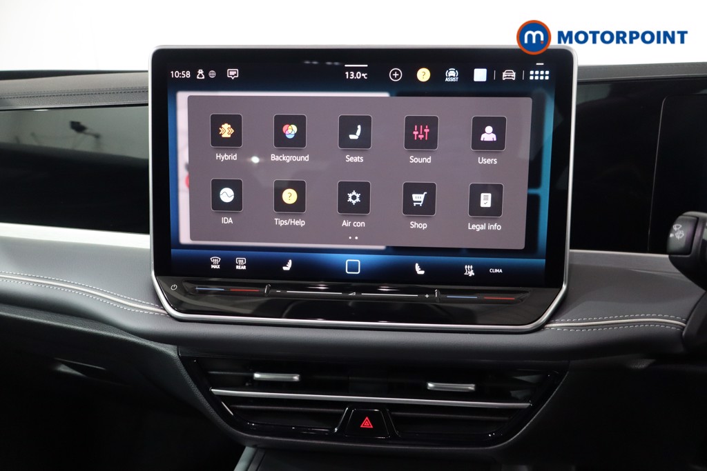 Volkswagen Passat Life Automatic Petrol Plug-In Hybrid Estate - Stock Number (1578087) - 18th supplementary image