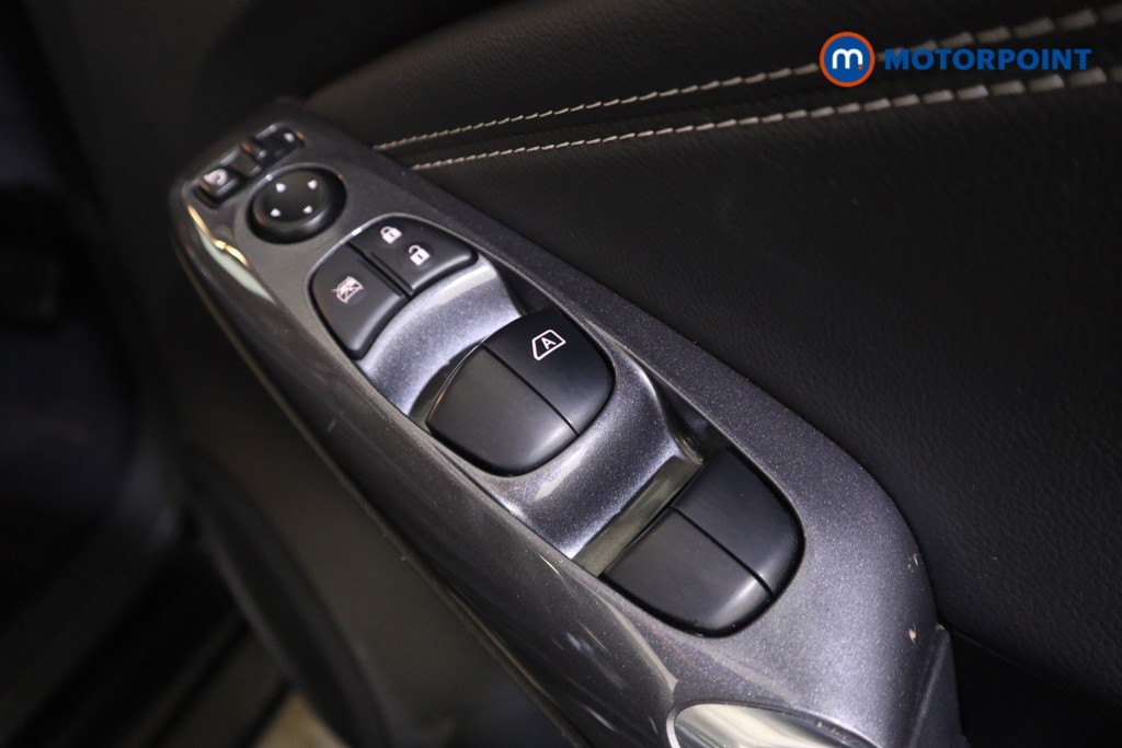 Nissan Juke N-Connecta Automatic Petrol SUV - Stock Number (1579055) - 10th supplementary image