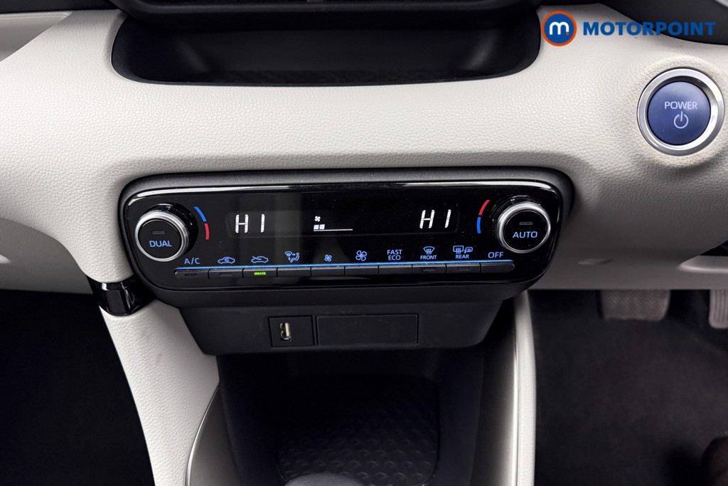 Toyota Yaris Excel Automatic Petrol-Electric Hybrid Hatchback - Stock Number (1580283) - 9th supplementary image