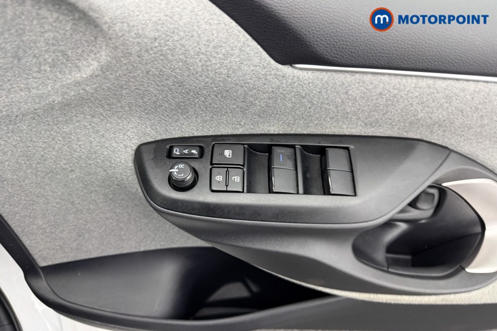 Toyota Yaris Excel Automatic Petrol-Electric Hybrid Hatchback - Stock Number (1580283) - 14th supplementary image