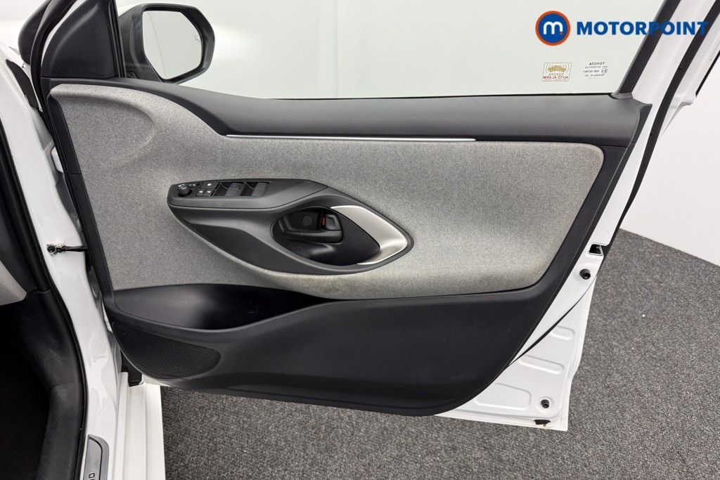 Toyota Yaris Excel Automatic Petrol-Electric Hybrid Hatchback - Stock Number (1580283) - 15th supplementary image