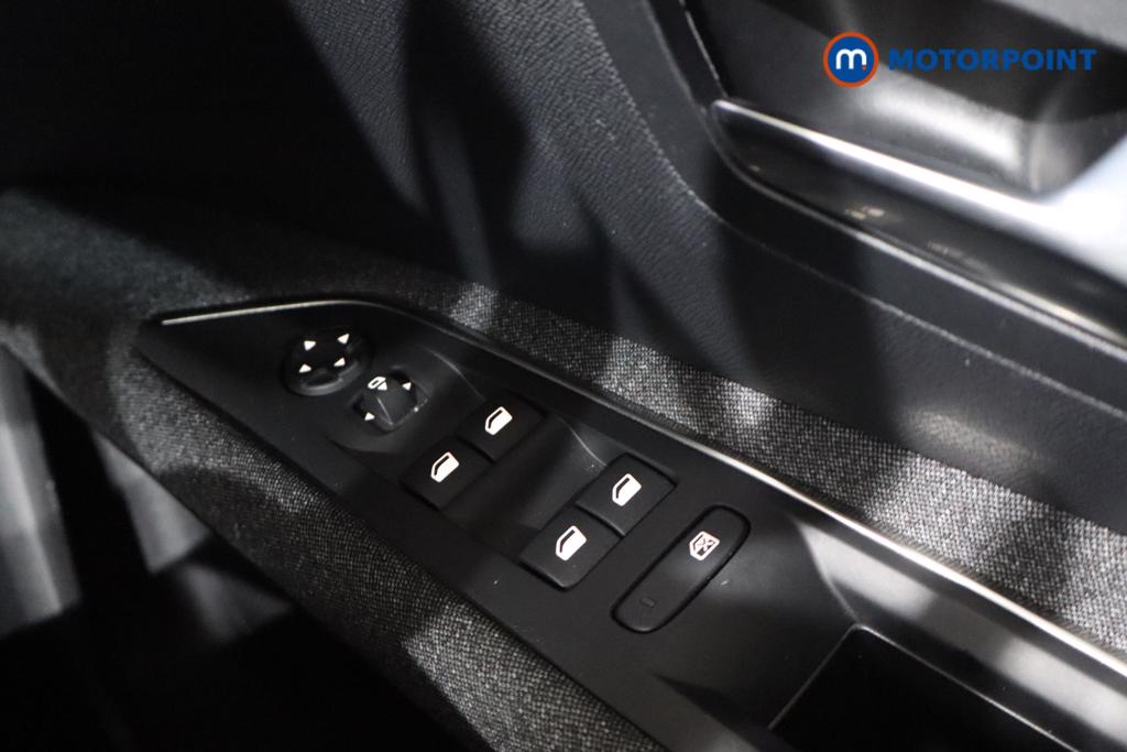Peugeot 3008 Active Automatic Petrol Plug-In Hybrid SUV - Stock Number (1581353) - 11th supplementary image