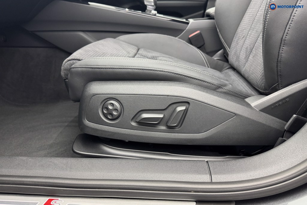 Audi A4 Black Edition Automatic Petrol Estate - Stock Number (1582139) - 17th supplementary image