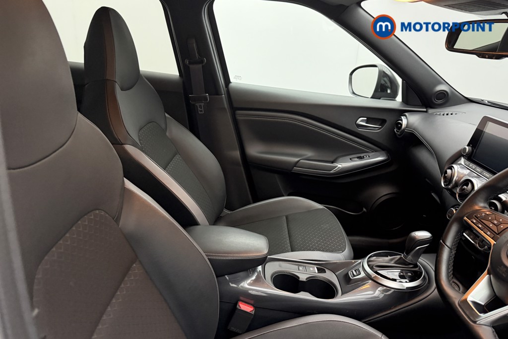 Nissan Juke N-Connecta Automatic Petrol SUV - Stock Number (1582156) - 15th supplementary image