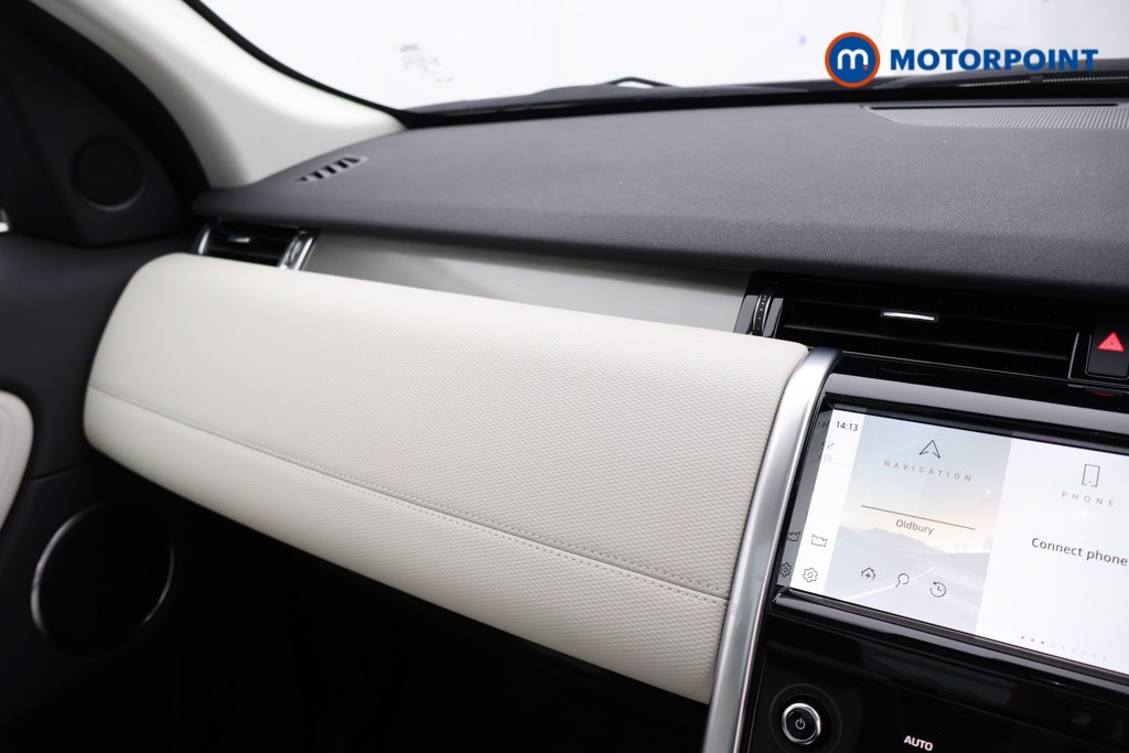 Land Rover Discovery Sport Urban Edition Automatic Petrol Plug-In Hybrid SUV - Stock Number (1583162) - 6th supplementary image