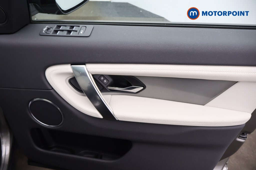 Land Rover Discovery Sport Urban Edition Automatic Petrol Plug-In Hybrid SUV - Stock Number (1583162) - 8th supplementary image