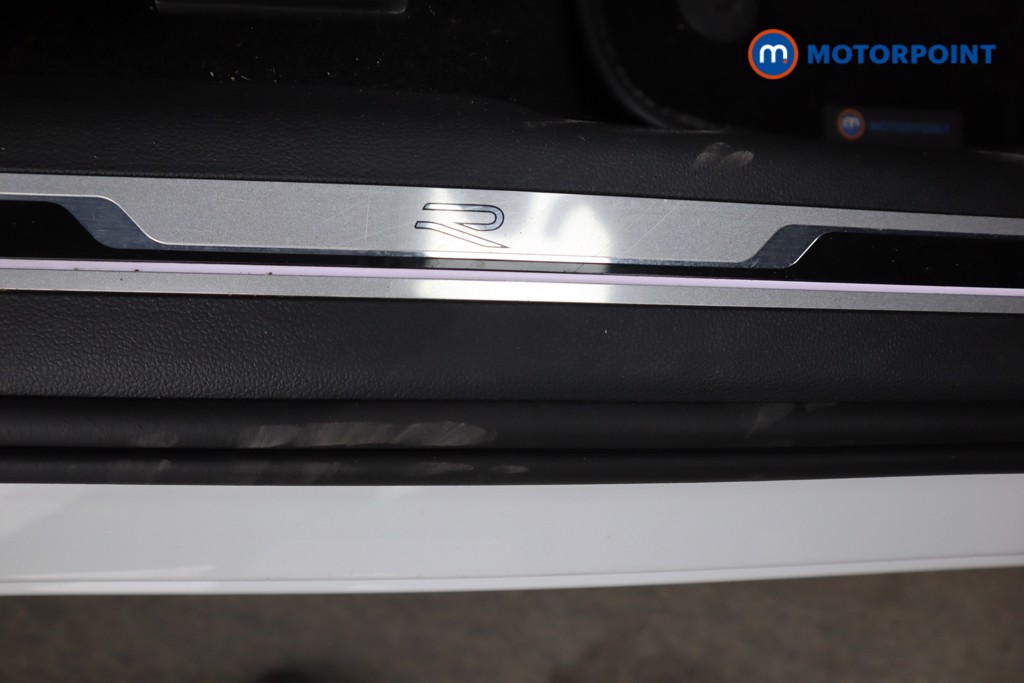 Volkswagen Tiguan R-Line Automatic Petrol SUV - Stock Number (1583806) - 18th supplementary image