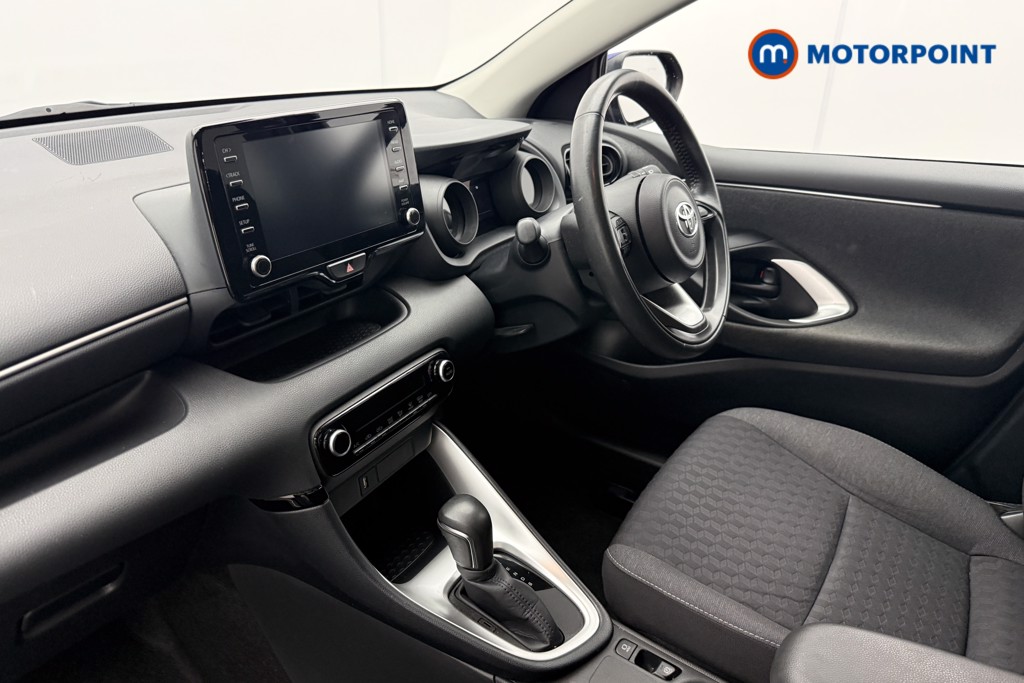 Toyota Yaris Design Automatic Petrol-Electric Hybrid Hatchback - Stock Number (1583958) - 3rd supplementary image