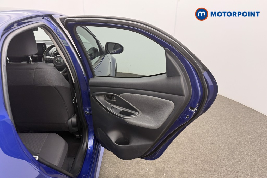 Toyota Yaris Design Automatic Petrol-Electric Hybrid Hatchback - Stock Number (1583958) - 12th supplementary image