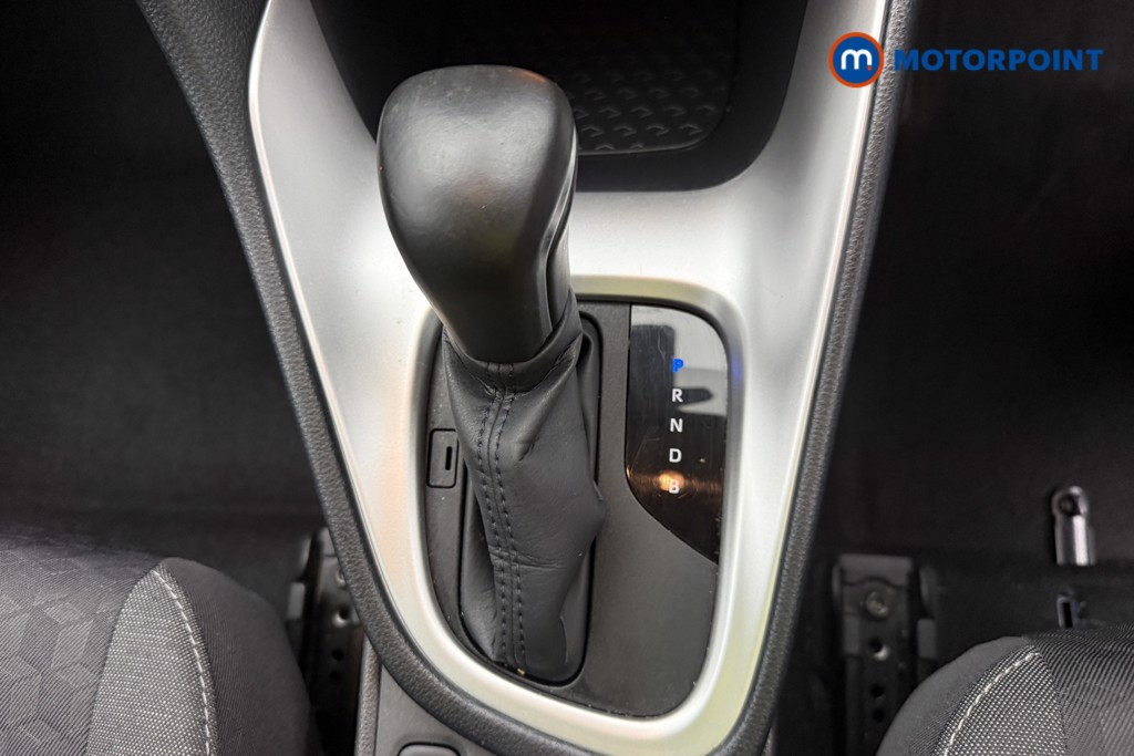 Toyota Yaris Design Automatic Petrol-Electric Hybrid Hatchback - Stock Number (1583958) - 19th supplementary image