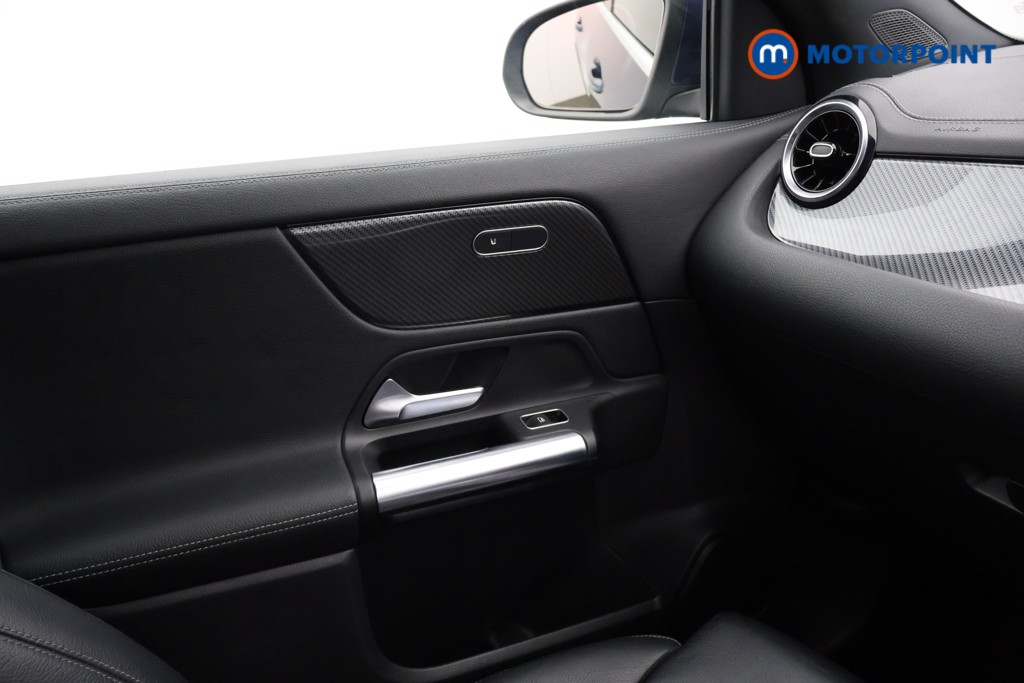 Mercedes-Benz GLA Exclusive Edition Automatic Petrol Plug-In Hybrid SUV - Stock Number (1583982) - 9th supplementary image