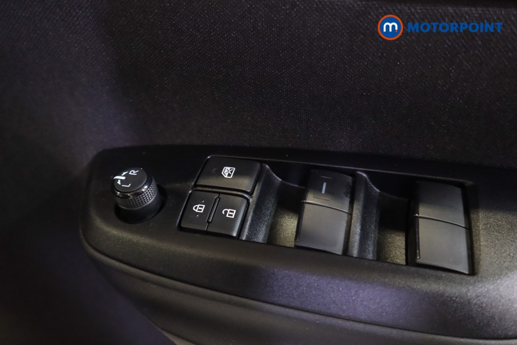 Toyota Yaris Design Automatic Petrol-Electric Hybrid Hatchback - Stock Number (1584464) - 3rd supplementary image