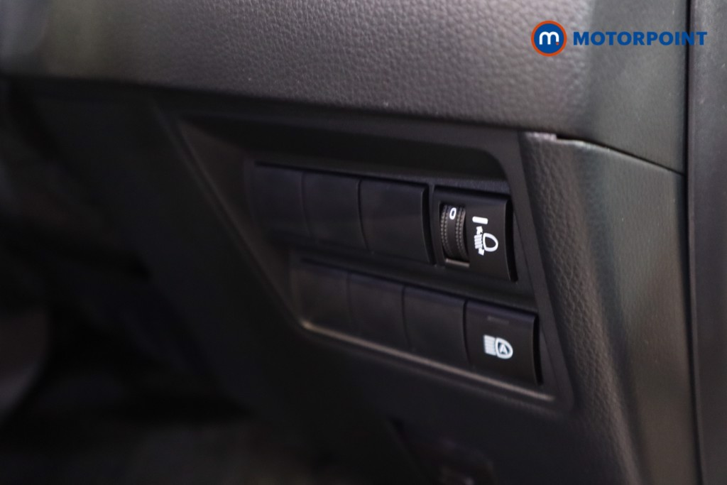Toyota Yaris Design Automatic Petrol-Electric Hybrid Hatchback - Stock Number (1584464) - 4th supplementary image